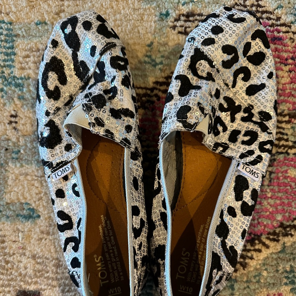 Women’s leopard toms size 10